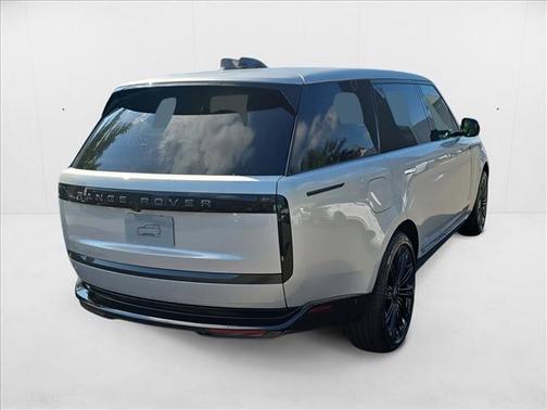 2025 Land Rover Range Rover P400 SE 7 Seat