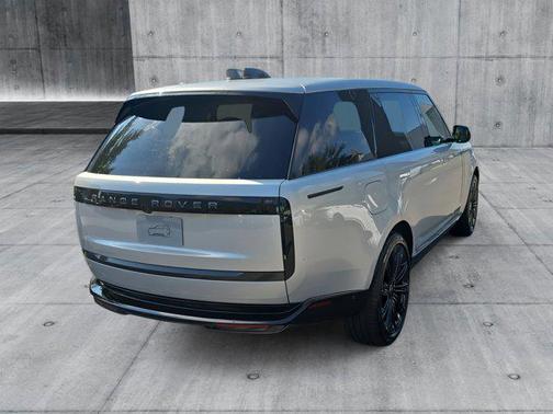 2025 Land Rover Range Rover P400 SE 7 Seat