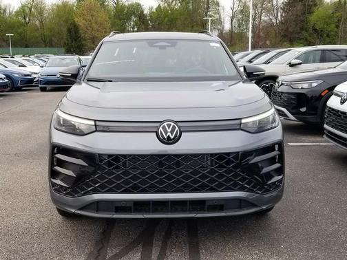 Platinum Gray Metallic 2026 Volkswagen Tiguan 2.0T SE R-Line Black