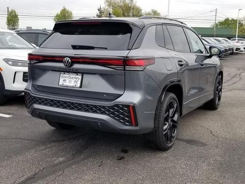 Platinum Gray Metallic 2026 Volkswagen Tiguan 2.0T SE R-Line Black