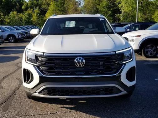 Opal White Pearl 2026 Volkswagen Atlas Cross Sport 2.0T SE W/TECHNOLOGY