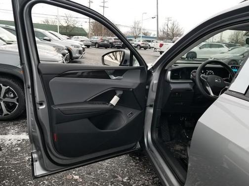 Pyrite Silver Metallic 2026 Volkswagen Tiguan 2.0T SE