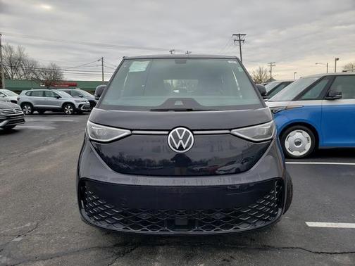 Deep Black Pearl Effect 2025 Volkswagen ID. Buzz Pro S