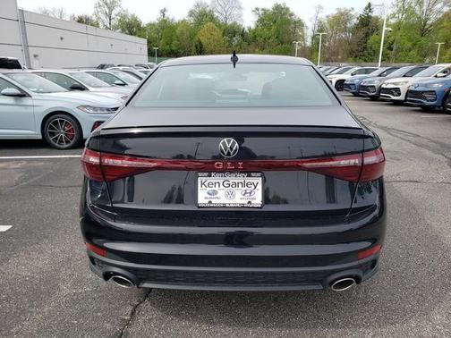 Deep Black Pearl 2026 Volkswagen Jetta GLI 2.0T Autobahn