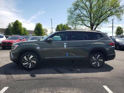 Avocado Green Pearl 2026 Volkswagen Atlas 2.0T SE W/TECHNOLOGY