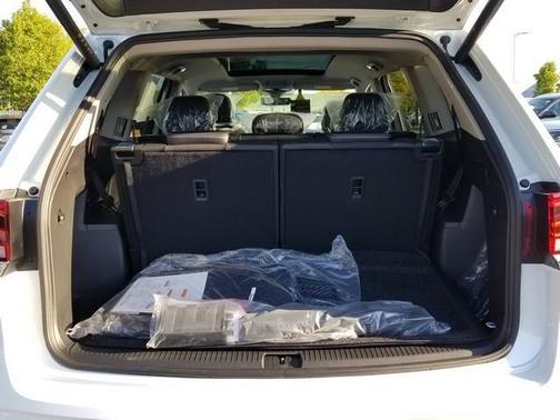 White 2026 Volkswagen Atlas 2.0T SE W/TECHNOLOGY