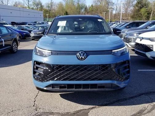 Monterey Blue W/Deep Black Roof 2026 Volkswagen Tiguan 2.0T SE R-Line Black