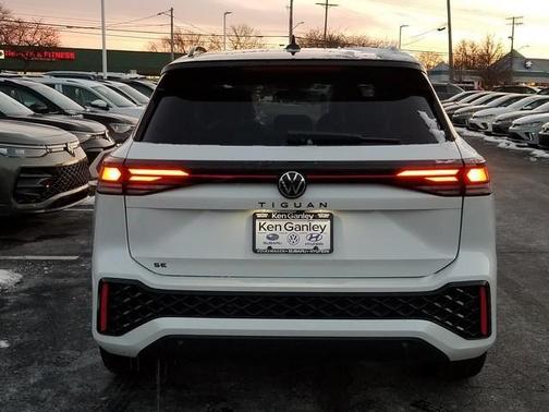 2026 Volkswagen Tiguan 2.0T SE R-Line Black