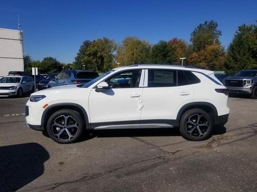 White 2027 Volkswagen Tiguan 2.0T SE