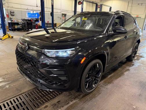 Deep Black Pearl Effect 2026 Volkswagen Tiguan 2.0T SE R-Line Black