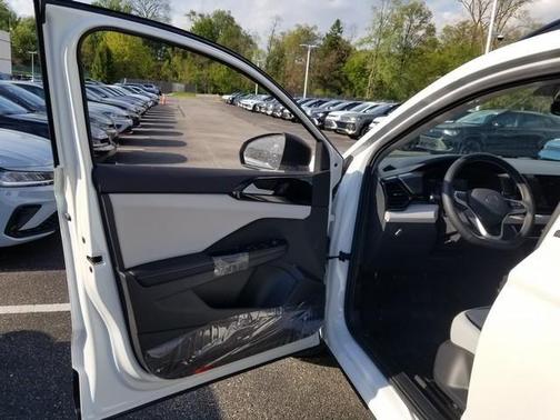 Pure White 2026 Volkswagen Taos 1.5T S