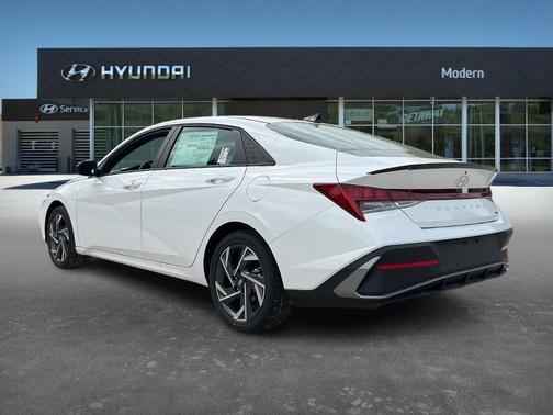 2025 Hyundai ELANTRA HEV SEL Sport