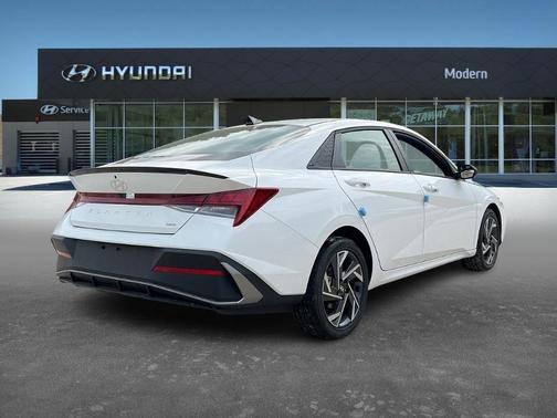 2025 Hyundai ELANTRA HEV SEL Sport