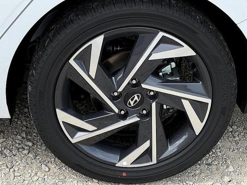 2025 Hyundai ELANTRA HEV SEL Sport