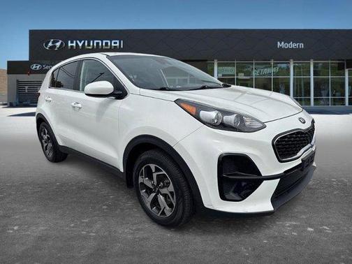 White 2020 Kia Sportage LX