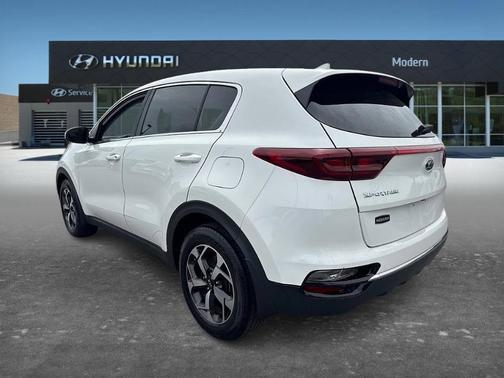 White 2020 Kia Sportage LX