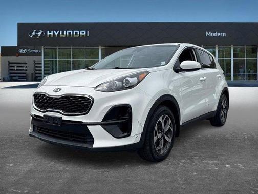 White 2020 Kia Sportage LX