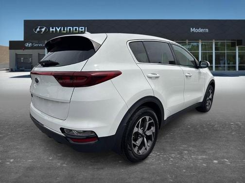 White 2020 Kia Sportage LX