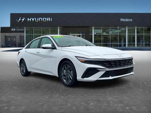 2024 Hyundai ELANTRA SEL