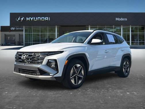 White 2025 Hyundai TUCSON SEL