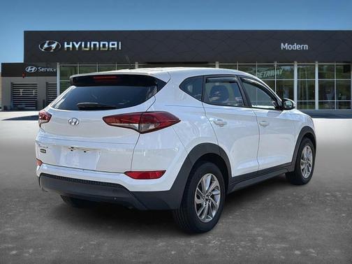 2017 Hyundai TUCSON SE