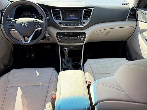 2017 Hyundai TUCSON SE