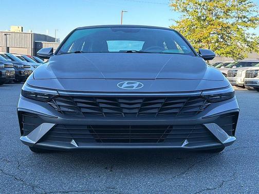 Gray 2024 Hyundai ELANTRA SE