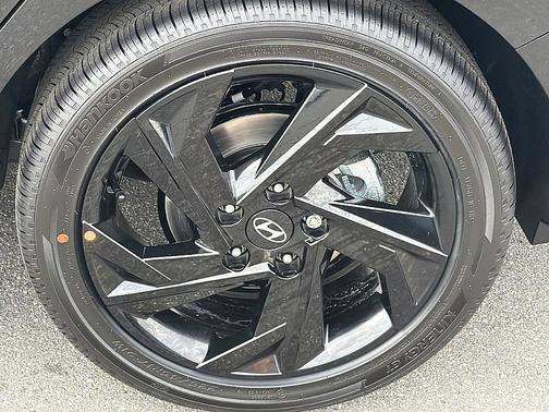 2026 Hyundai ELANTRA SEL