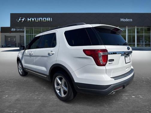 White 2018 Ford Explorer XLT