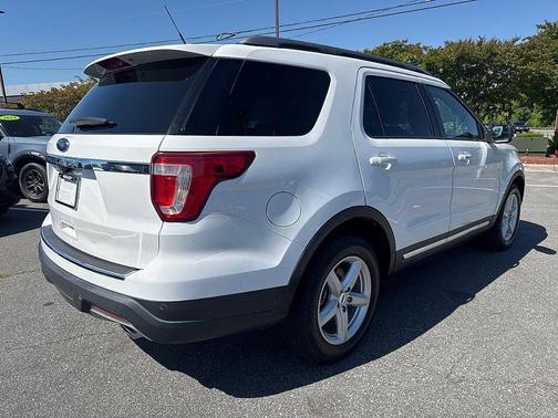 White 2018 Ford Explorer XLT