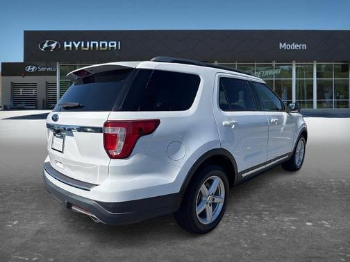 White 2018 Ford Explorer XLT