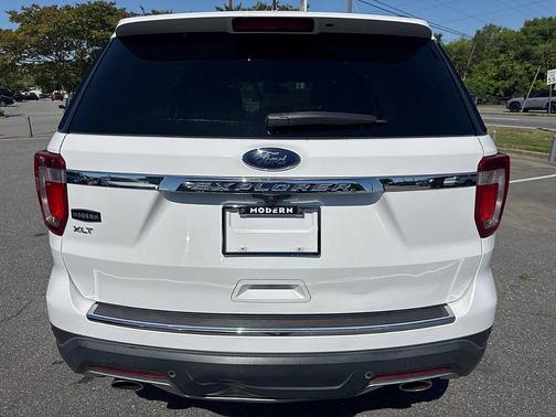 White 2018 Ford Explorer XLT