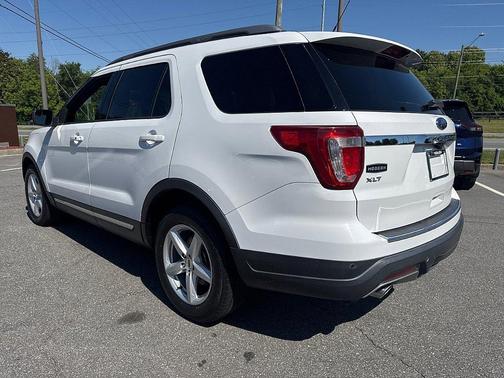 White 2018 Ford Explorer XLT
