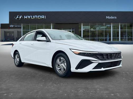 2025 Hyundai ELANTRA SE