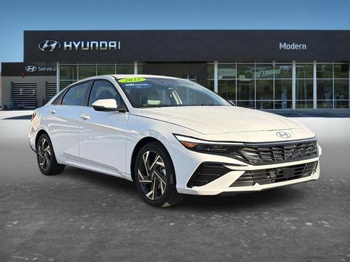 2025 Hyundai ELANTRA Limited