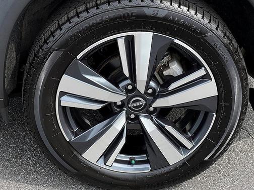 2022 Nissan Rogue SL