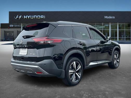 2022 Nissan Rogue SL