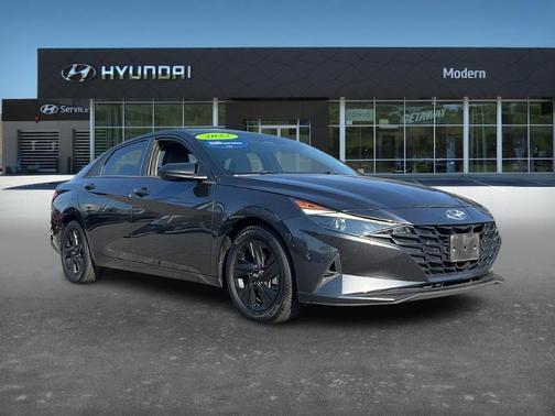 2022 Hyundai ELANTRA SEL