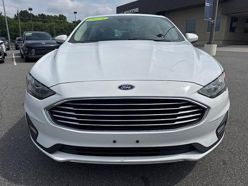 White 2019 Ford Fusion SE