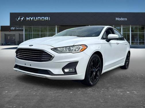 White 2019 Ford Fusion SE