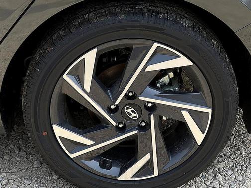 2025 Hyundai ELANTRA HEV SEL Sport