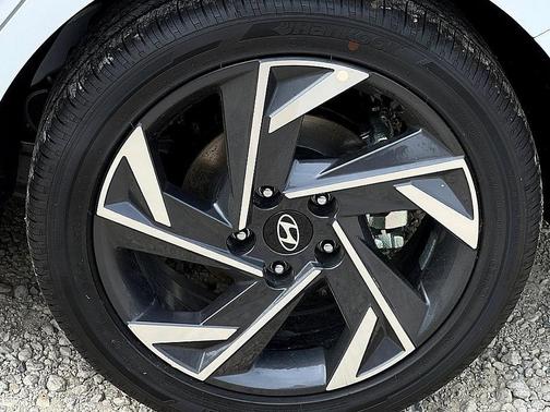 2025 Hyundai ELANTRA HEV SEL Sport