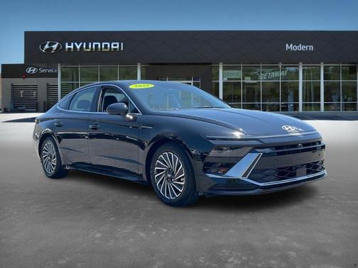 2025 Hyundai SONATA Hybrid Limited