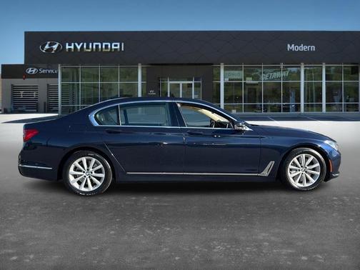 2019 BMW 750 i
