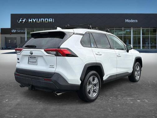 2022 Toyota RAV4 Hybrid XLE