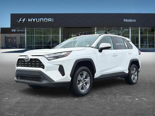 2022 Toyota RAV4 Hybrid XLE