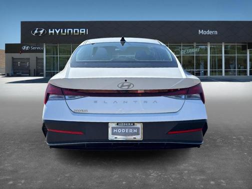 2024 Hyundai ELANTRA SE