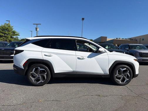 White 2023 Hyundai TUCSON Limited