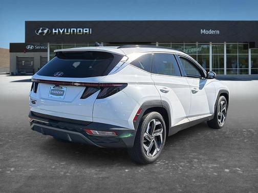 White 2023 Hyundai TUCSON Limited