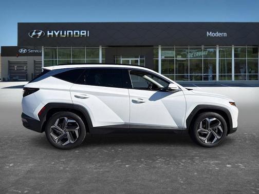 White 2023 Hyundai TUCSON Limited